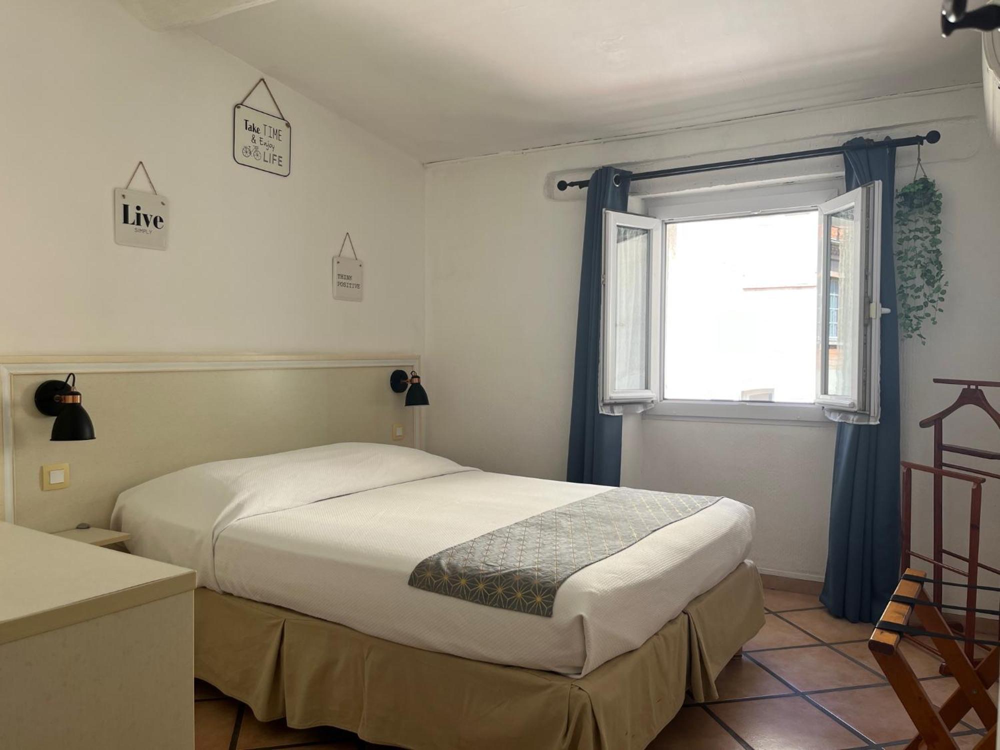 Le Flore Hotel